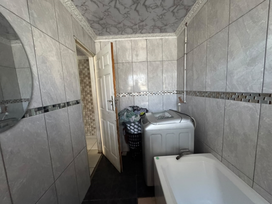 5 Bedroom Property for Sale in Forest Village Western Cape